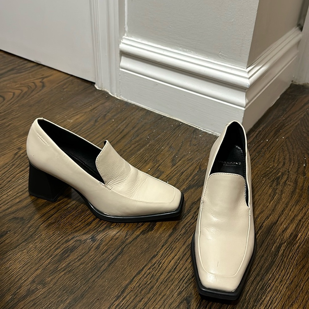 Vagabond taupe leather loafers with heel